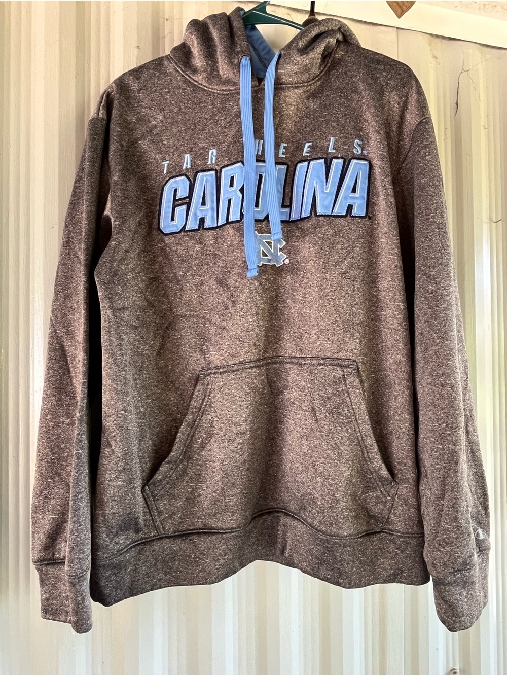 UNC Tarheels Hoodie on Champion Quality Brand Size Medium 100% Polyester Grey